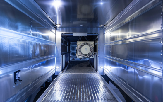 Advanced refrigeration unit in a refrigerated truck maintaining optimal temperature